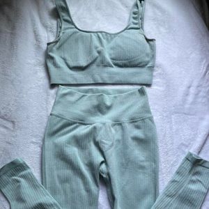 Mint/teal workout set (sports bra & leggings)